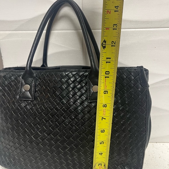 Valerie Stevens Black Woven Shoulder Bag - Picture 4 of 7